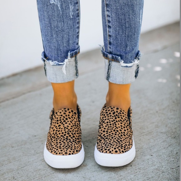 1 LEFT 3rd RESTOCK! Leopard Cheetah Sneaker Slide - Picture 2 of 7